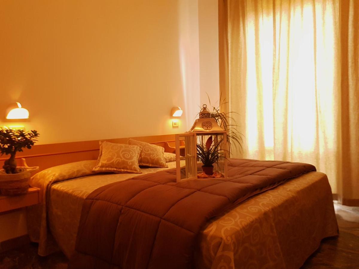 Hotel Romantica Rimini Exteriör bild