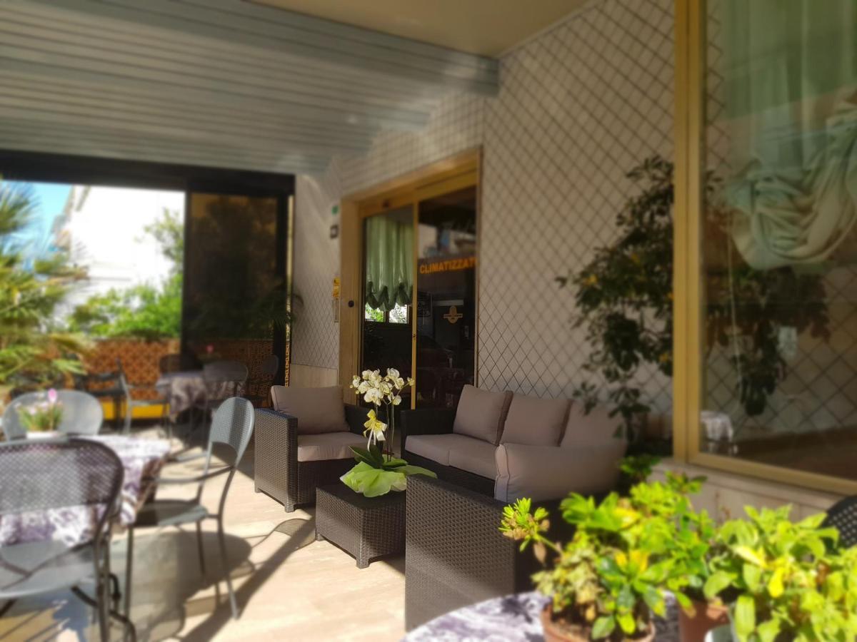 Hotel Romantica Rimini Exteriör bild