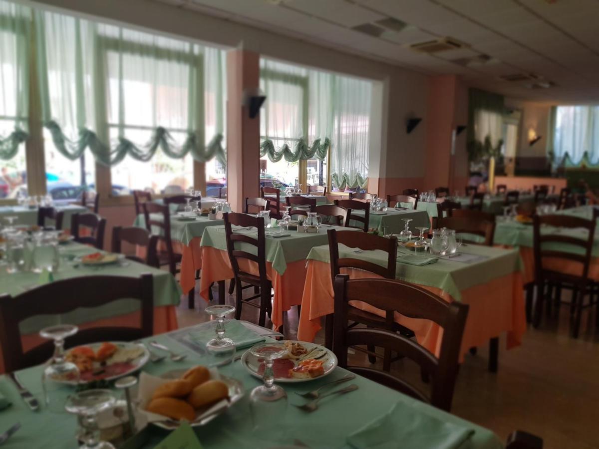 Hotel Romantica Rimini Exteriör bild